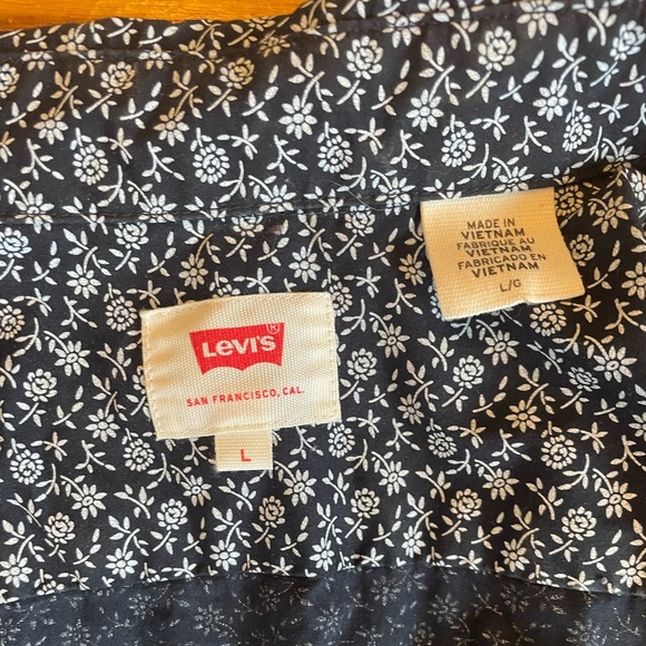 Levi’s short sleeve button shirt - Picture 3 of 5